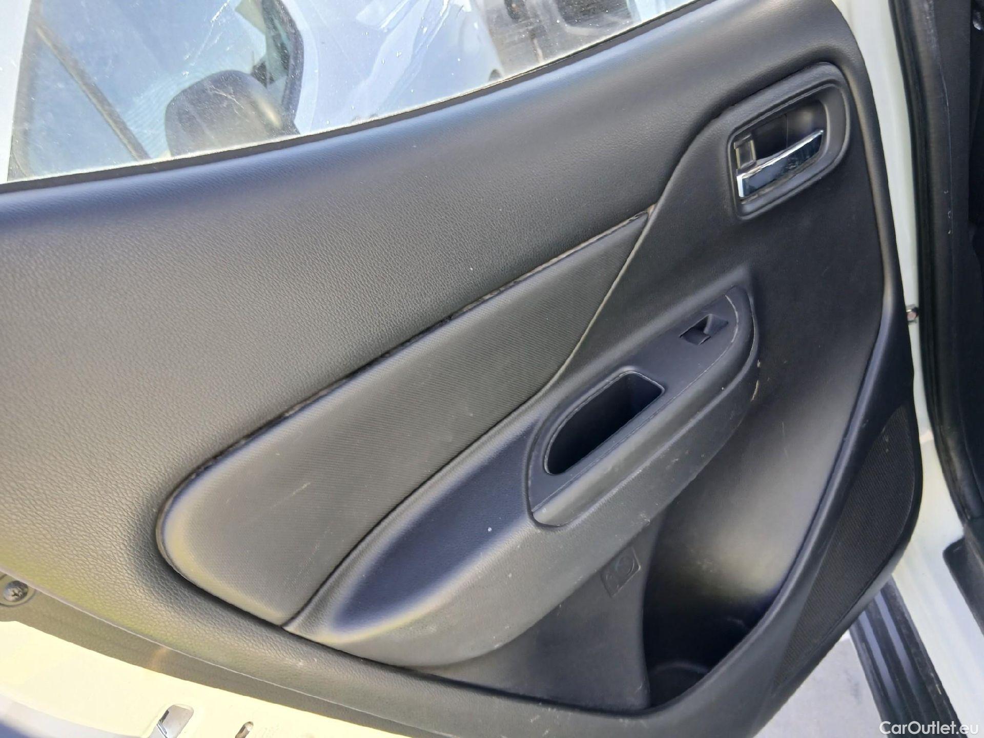  Mitsubishi  L200 MITSUBISHI  / 2019 / 4P / pickup doble cabina D/C 220 DI-D M-Pro #12