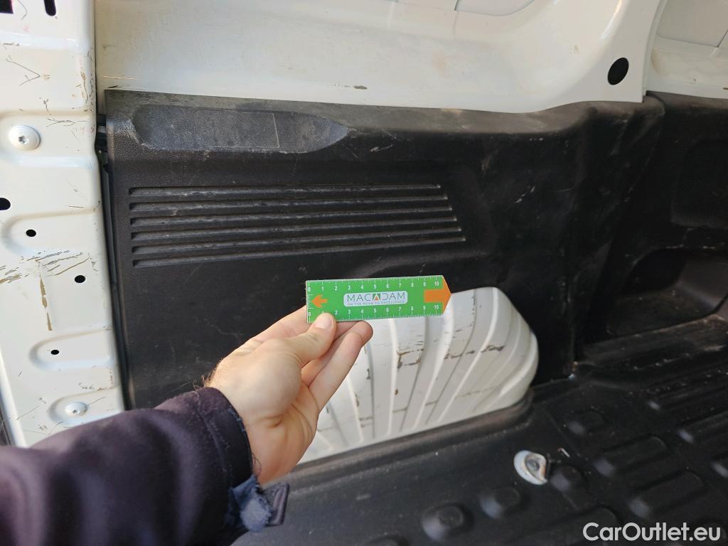  Peugeot  Partner PEUGEOT  / 2018 / 3P / furgón derivado de turismo Pro Standard 600kg BlueHDi 73kW (AC) #24