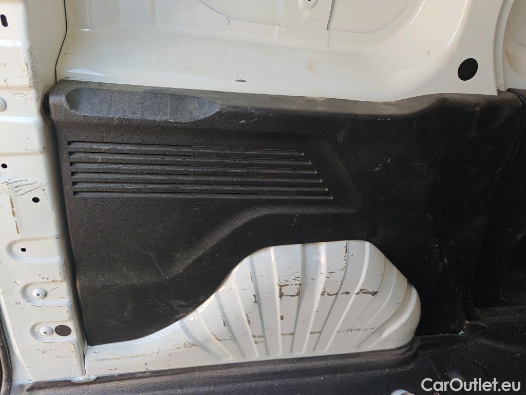  Peugeot  Partner PEUGEOT  / 2018 / 3P / furgón derivado de turismo Pro Standard 600kg BlueHDi 73kW (AC) #25