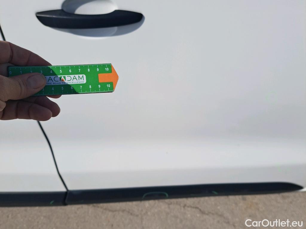  Opel  Vivaro OPEL  / 2019 / 4P / furgón 1.5 D 88kW (120CV) M Std Express M.P. DC #41