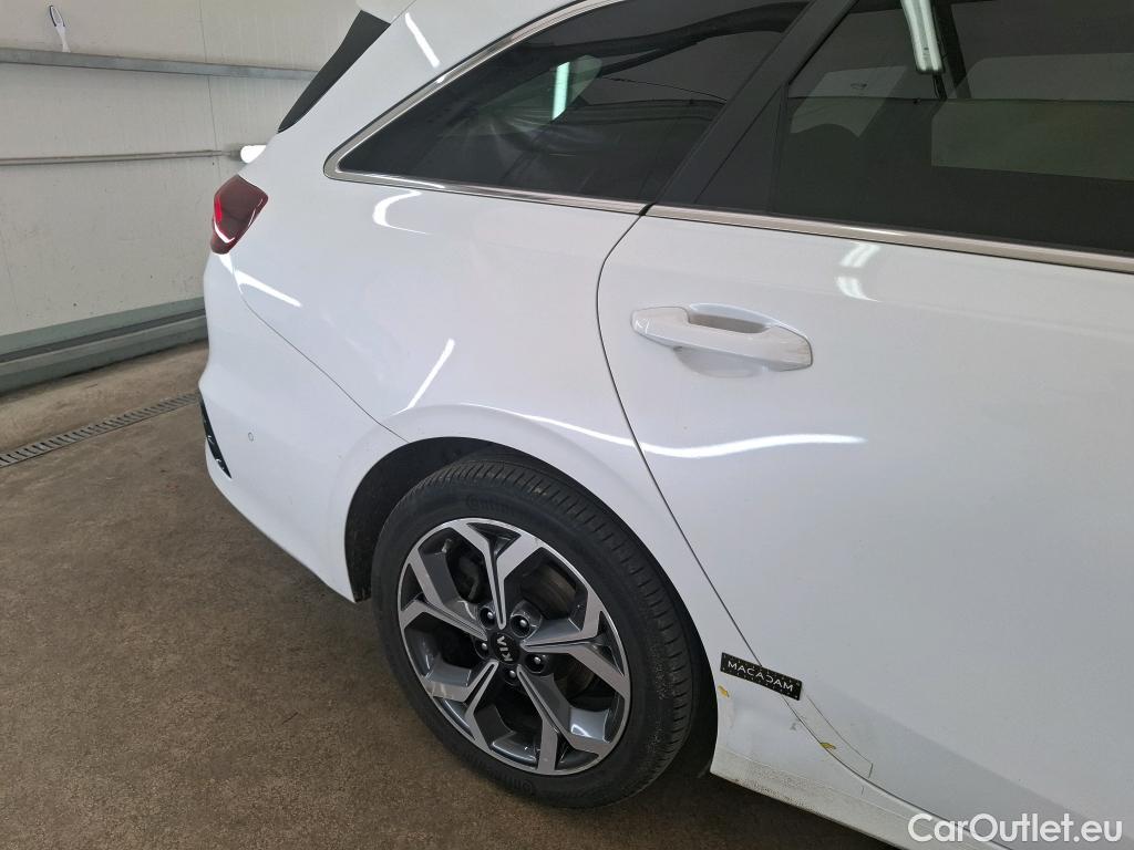  KIA  Cee'd KIA ceed / 2018 / 5P / Break 1.6 GDI ISG ISG PHEV PREMIUM SW DCT7 #1