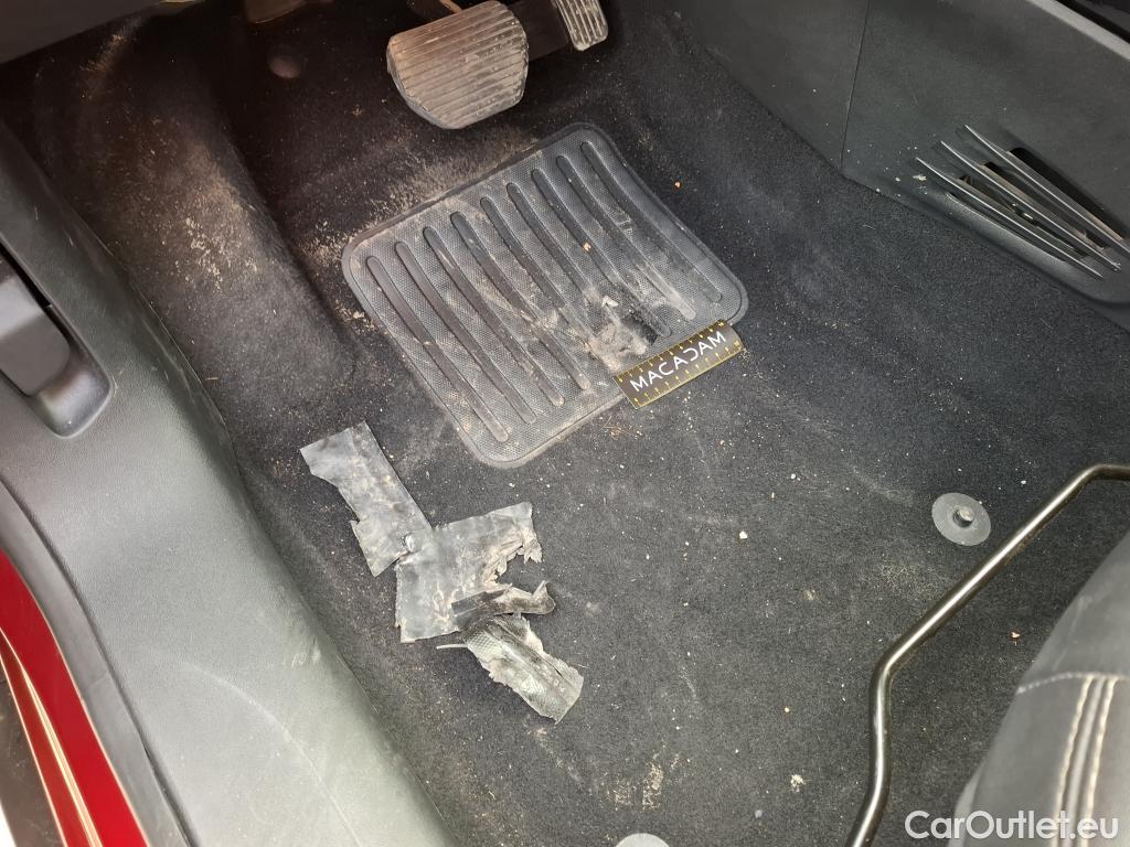  Peugeot  2008  Allure Business 1.2 PureTech 110CV BVA6 E6 #47