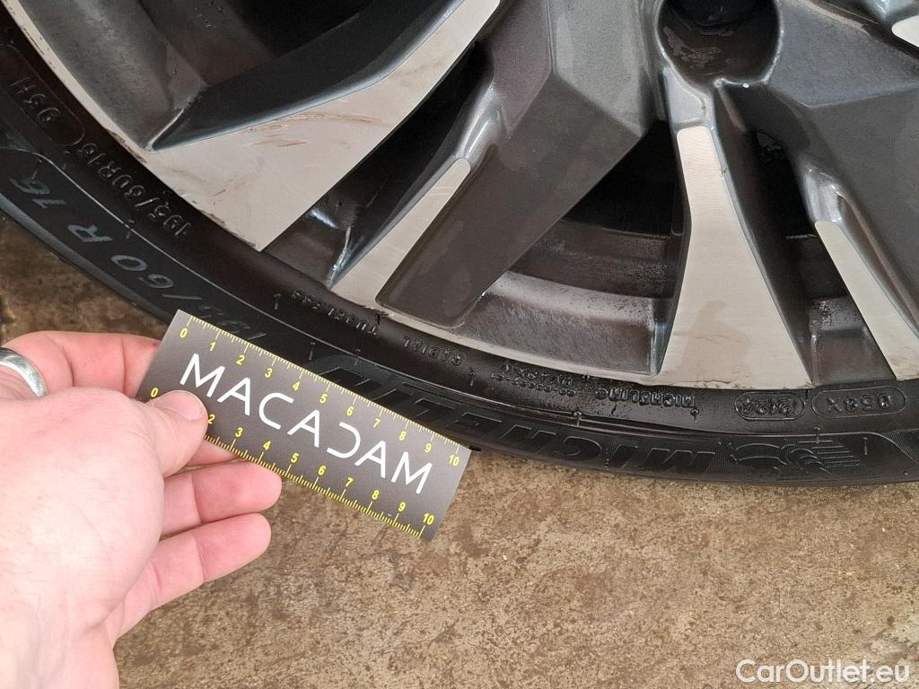  Peugeot  2008  Allure Business 1.2 PureTech 110CV BVA6 E6 #40