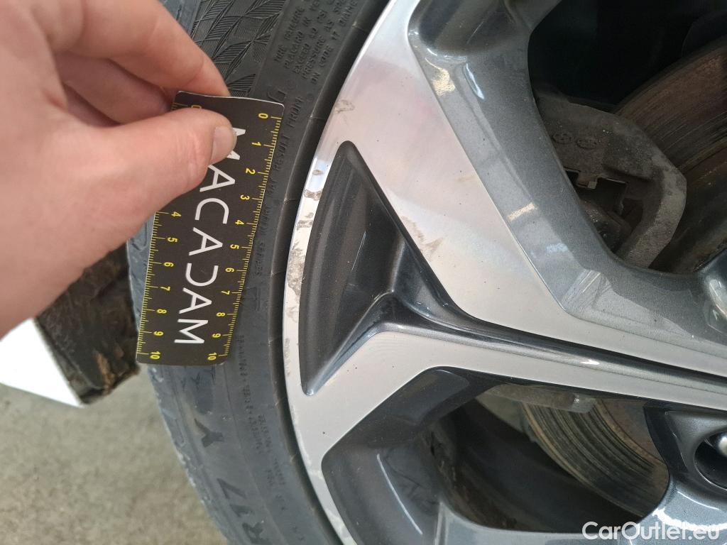  KIA  Cee'd KIA ceed / 2018 / 5P / Break 1.6 GDI ISG ISG PHEV PREMIUM SW DCT7 #24