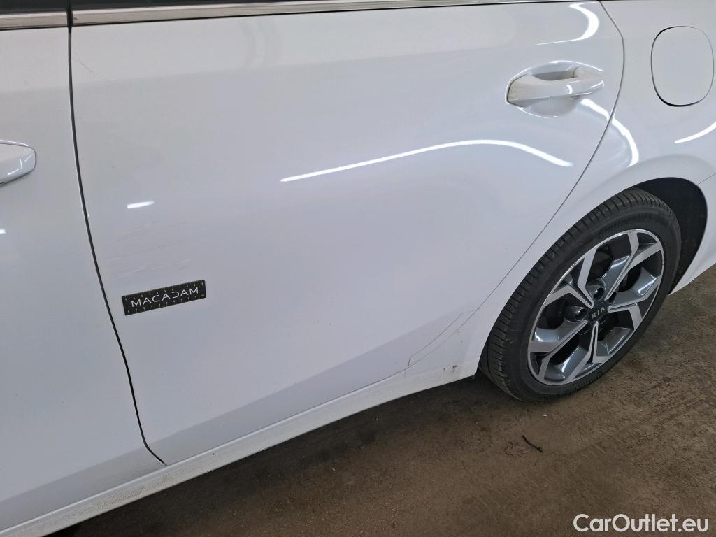  KIA  Cee'd KIA ceed / 2018 / 5P / Break 1.6 GDI ISG ISG PHEV PREMIUM SW DCT7 #9