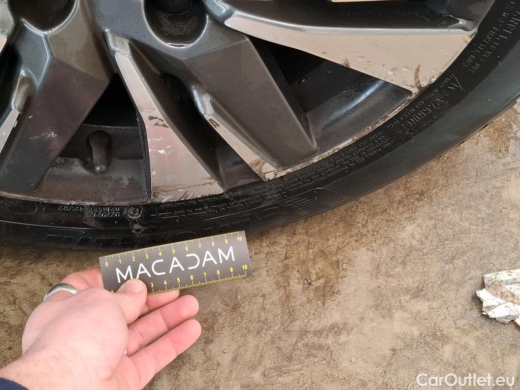  Peugeot  2008  Allure Business 1.2 PureTech 110CV BVA6 E6 #24