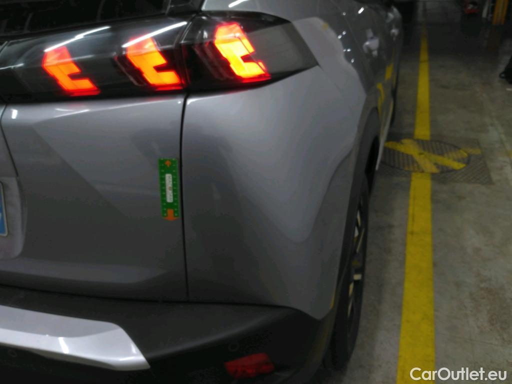  Peugeot  2008  Allure Pack 1.5 HDi 130CV BVA8 E6d #29