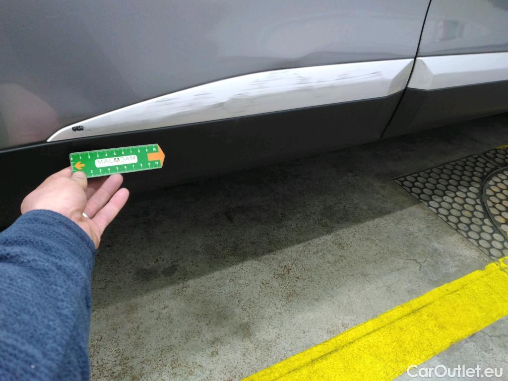  Peugeot  2008  Allure Pack 1.5 HDi 130CV BVA8 E6d #20