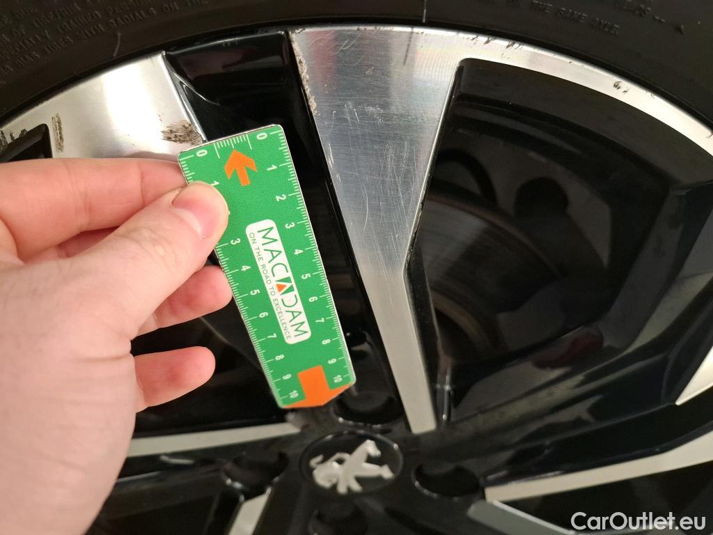  Peugeot  2008  Allure 1.5 HDi 130CV BVA8 E6d #24