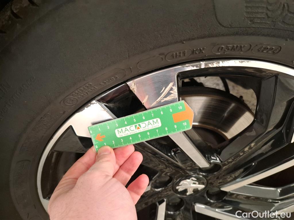  Peugeot  2008  Allure 1.5 HDi 130CV BVA8 E6d #19