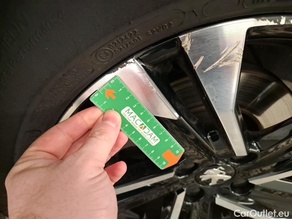  Peugeot  2008  Allure 1.5 HDi 130CV BVA8 E6d #20