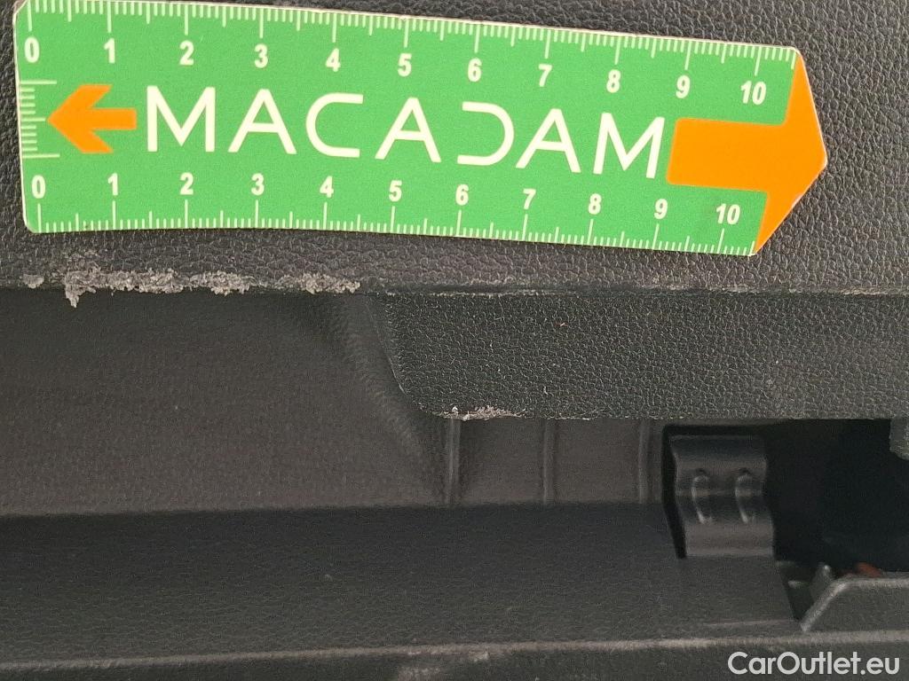  Volkswagen  Golf  VOLKSWAGEN / 2020 / 5P / Berline 2.0 TDI SCR 115 DSG7 Life Busi #31