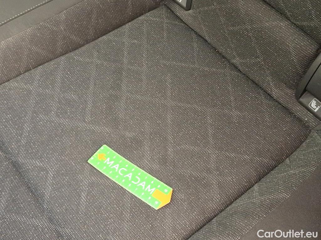  Volkswagen  Golf  VOLKSWAGEN / 2020 / 5P / Berline 2.0 TDI SCR 115 DSG7 Life Busi #41