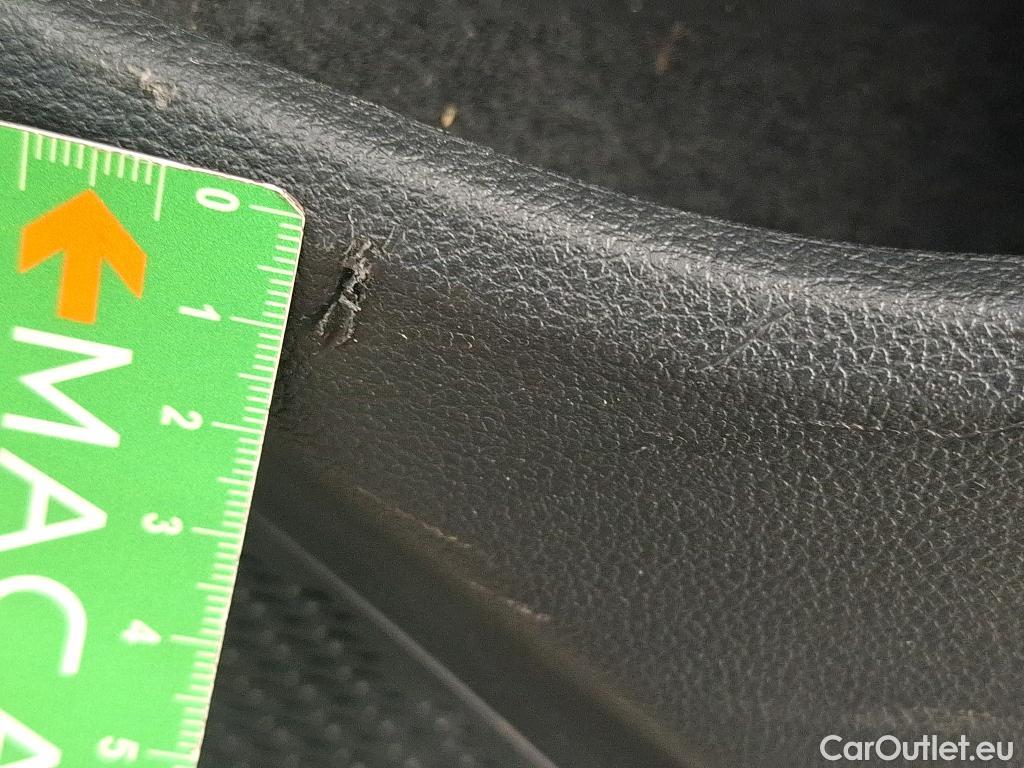  Volkswagen  Golf  VOLKSWAGEN / 2020 / 5P / Berline 2.0 TDI SCR 115 DSG7 Life Busi #25