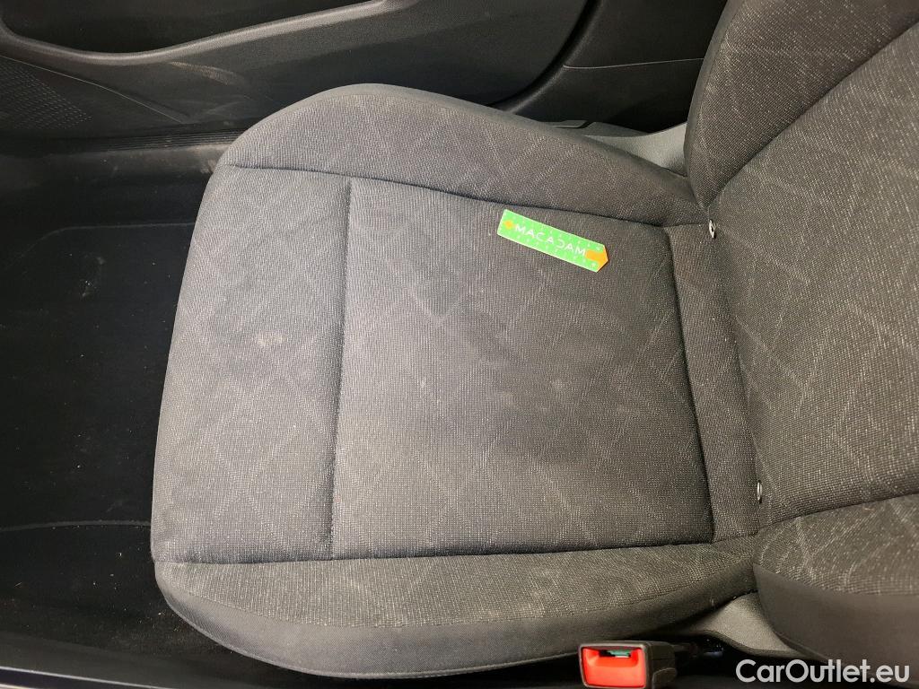  Volkswagen  Golf  VOLKSWAGEN / 2020 / 5P / Berline 2.0 TDI SCR 115 DSG7 Life Busi #36