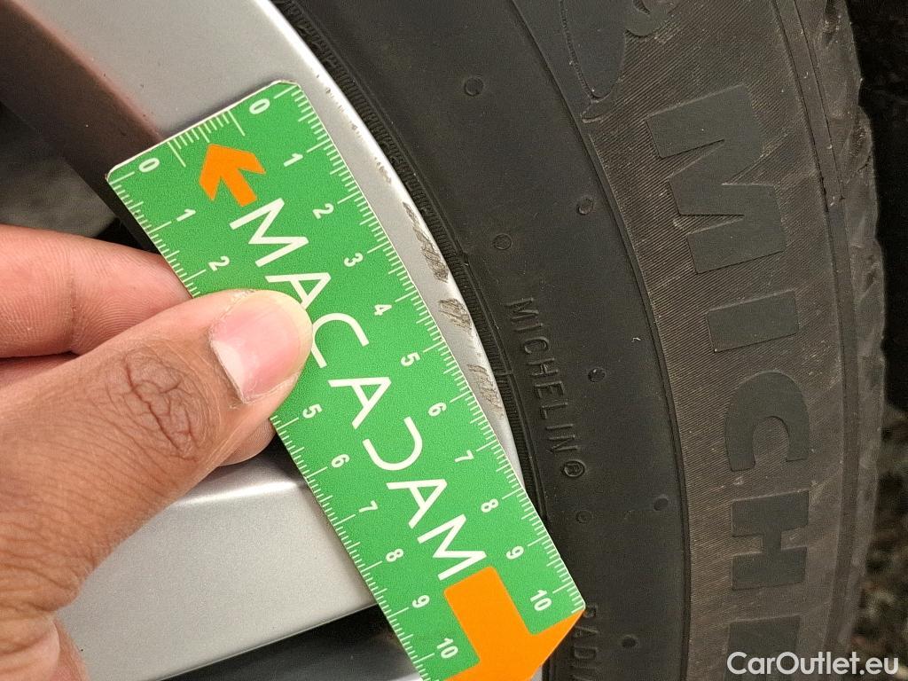  Volkswagen  Golf  VOLKSWAGEN / 2020 / 5P / Berline 2.0 TDI SCR 115 DSG7 Life Busi #17