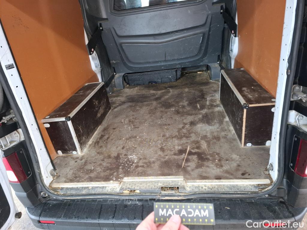  Renault  Trafic RENAULT  / 2019 / 4P / Fourgon tole NV CA GCF L2H1 1200 dCi 120 #6