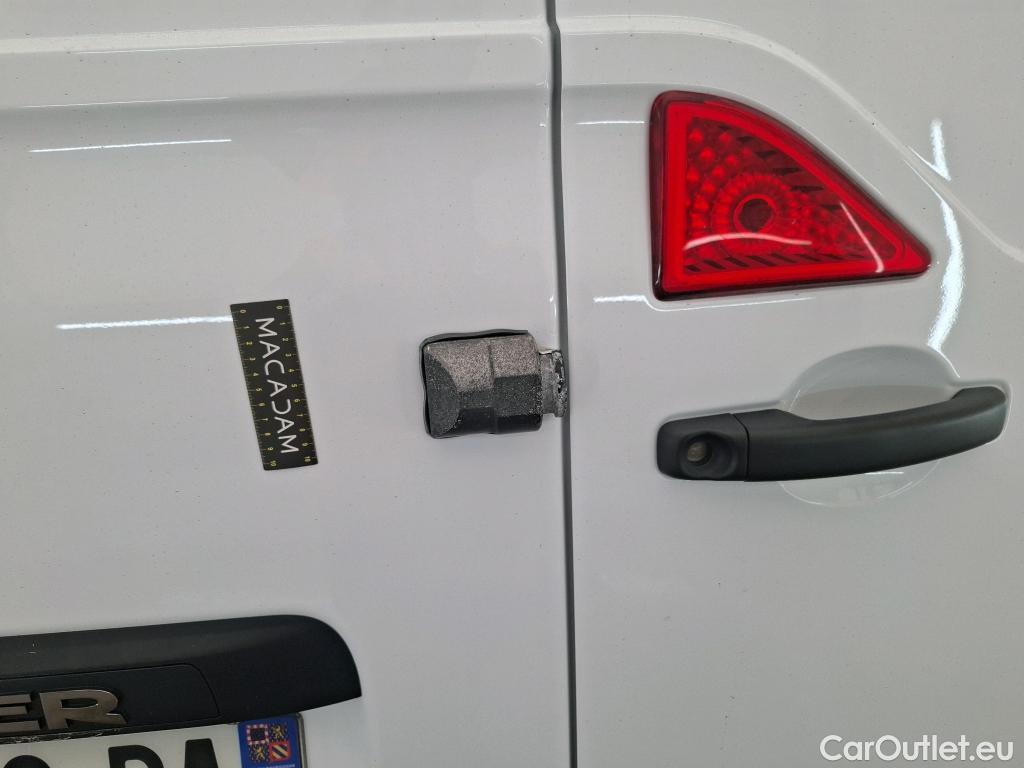  Renault  Master  III Fourgon L2H2 3 5 Grand Confort dCi #38