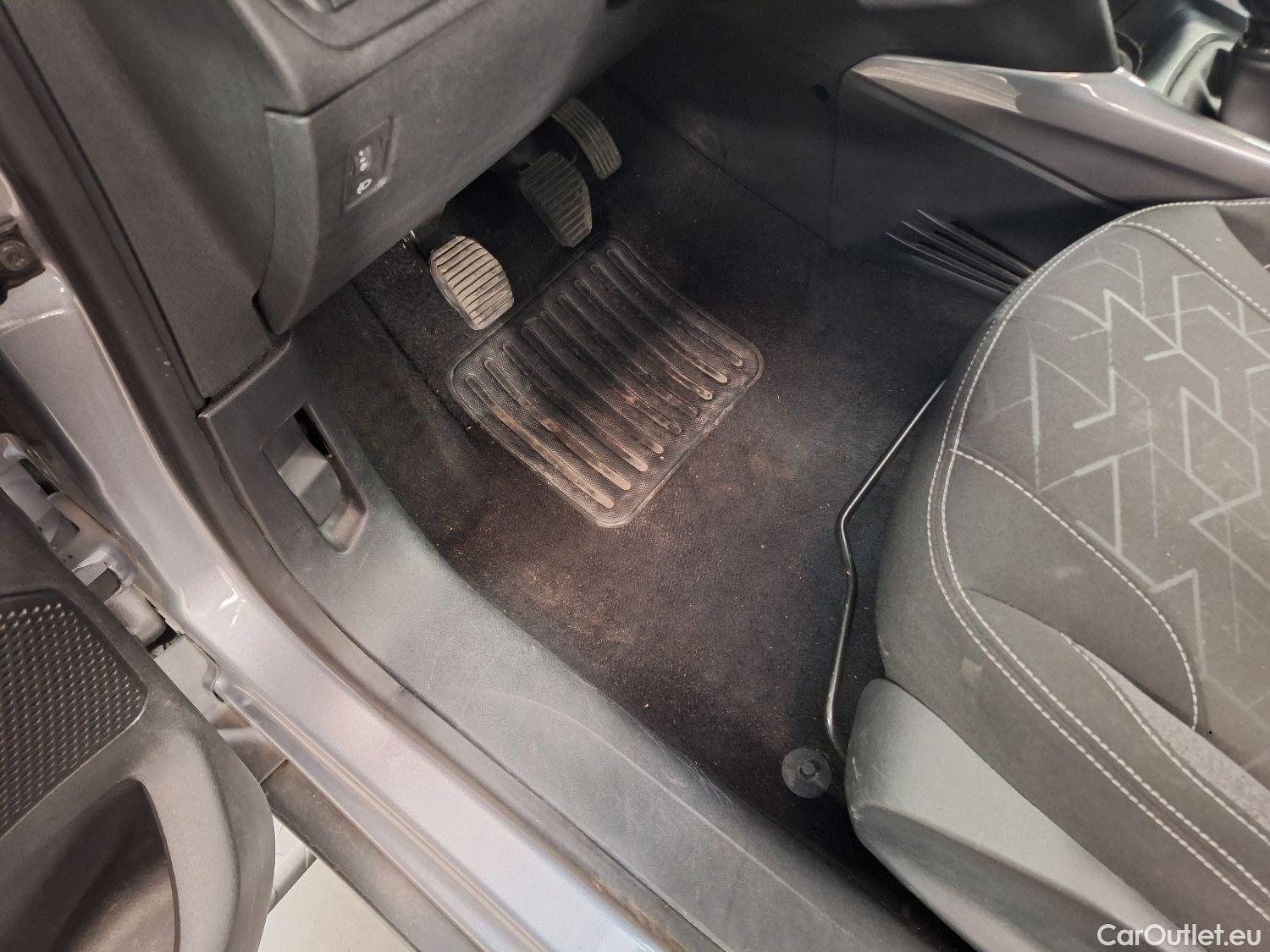  Peugeot  2008 Peugeot,  FL'16, Peugeot  1.2 Puretech 61kW S&S Active 5d #28