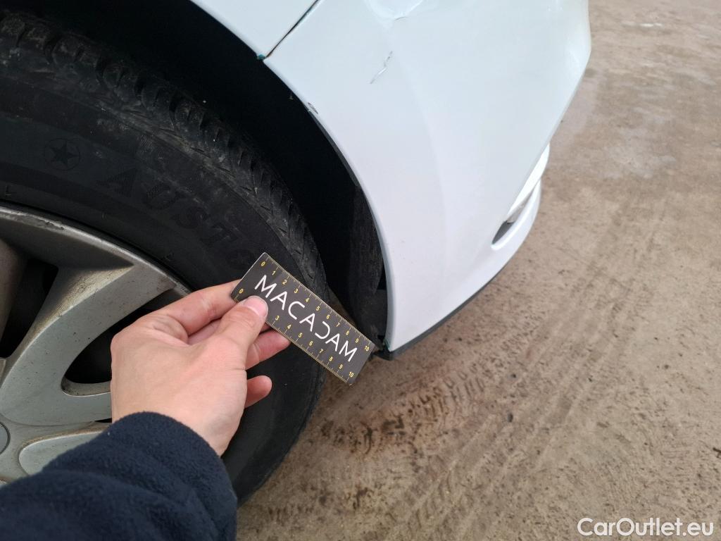  Renault  Clio  IV Air MediaNav 1.5 dCi 90CV BVM5 E6 #27