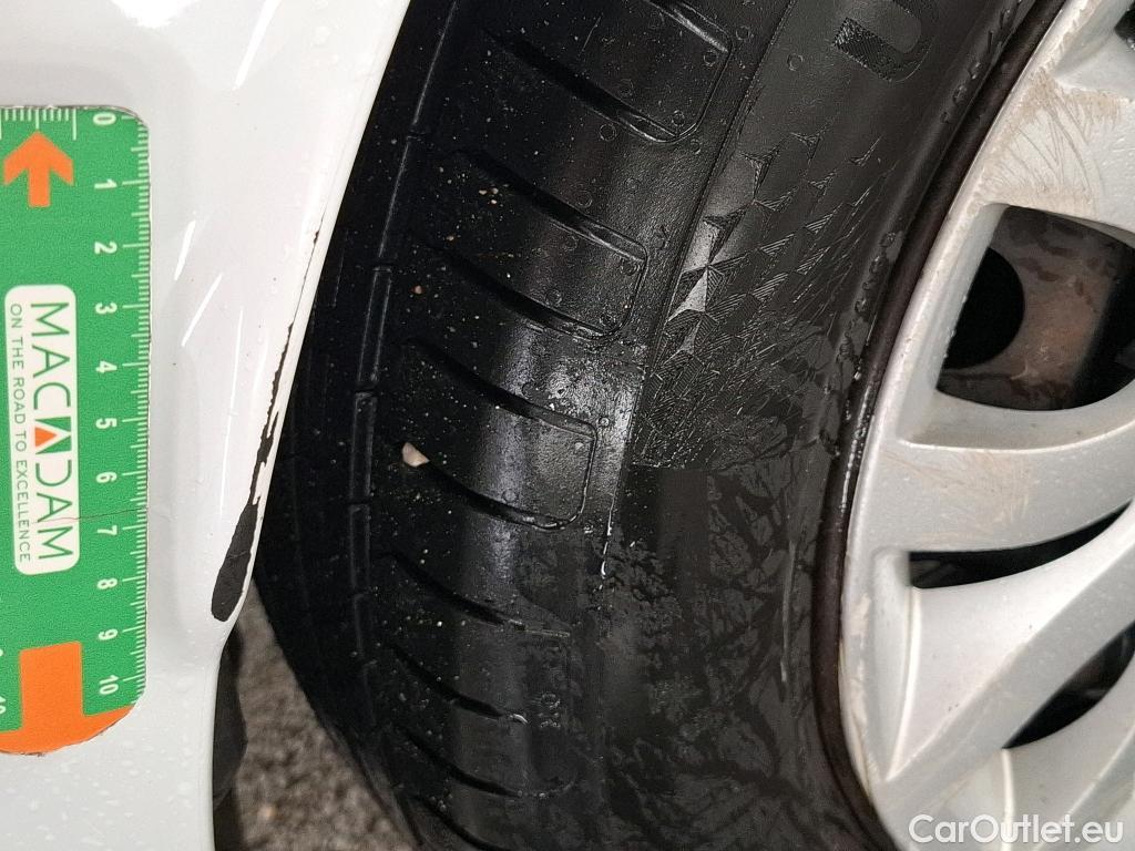  Renault  Clio  IV Air MediaNav 1.5 dCi 75CV BVM5 E6 #10