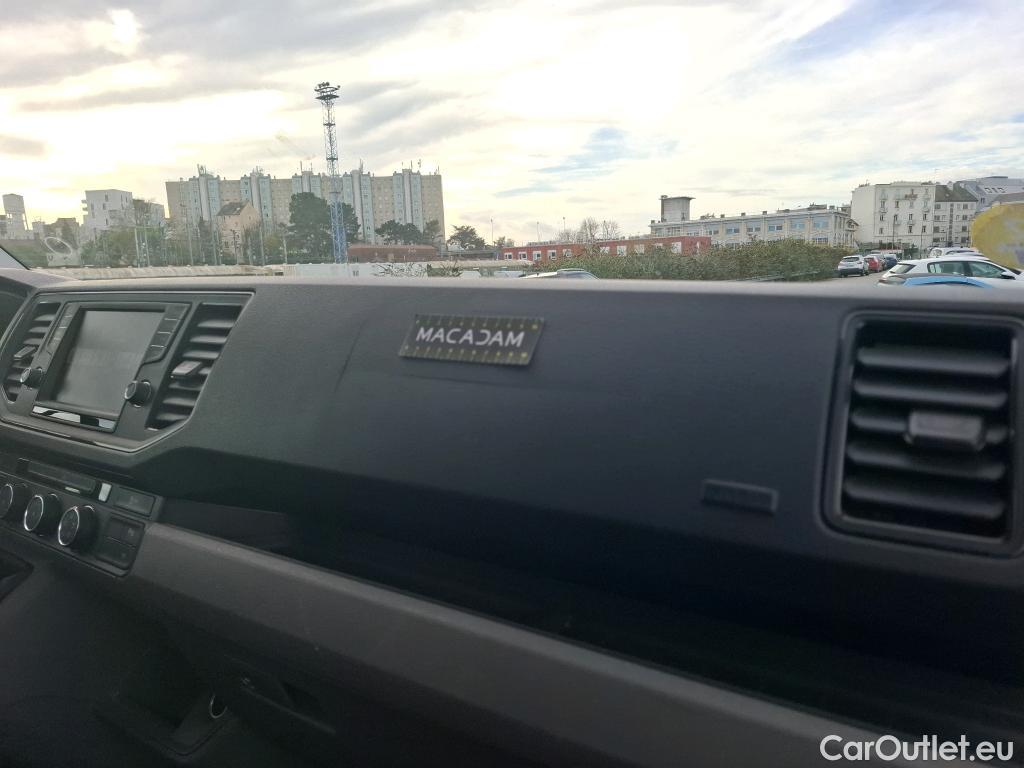  Volkswagen  Crafter  Fourgon Fourgon 35 mittlerer Radstand mit Hochdach FWD 2.0 140CV BVM6 #14