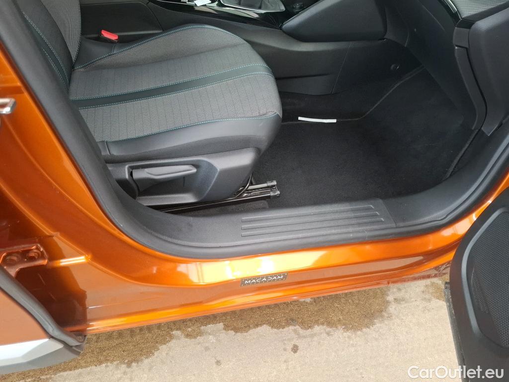  Peugeot  2008  Allure Pack 1.2 PureTech 100CV BVM6 E6d #24