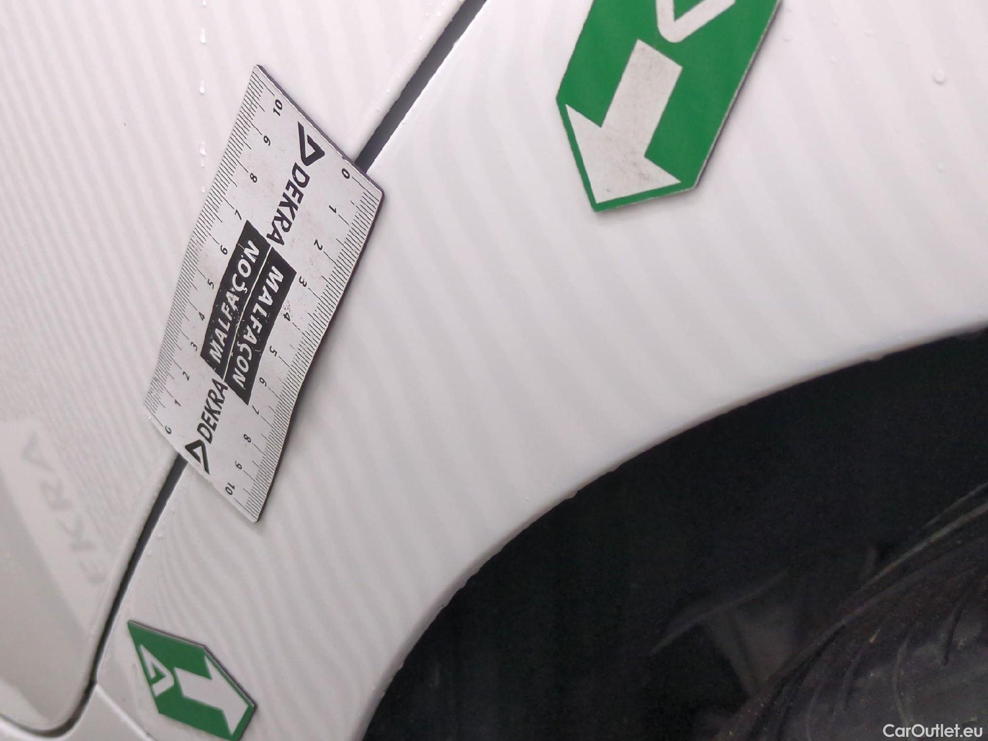  Toyota  Yaris TOYOTA  Hybride / 2019 / 5P / Berline Hybride 116h France Business Stage Acad #8