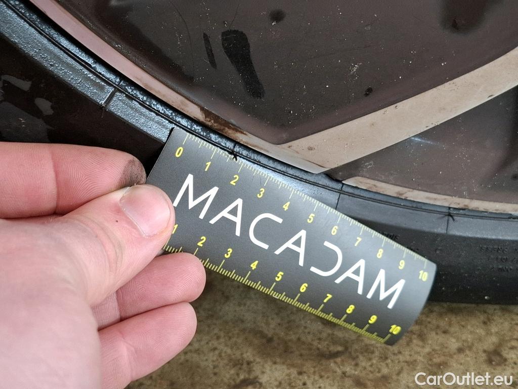  Volkswagen  Golf  VOLKSWAGEN / 2020 / 5P / Berline 2.0 TDI SCR 150 DSG7 Life Busi 1st #16