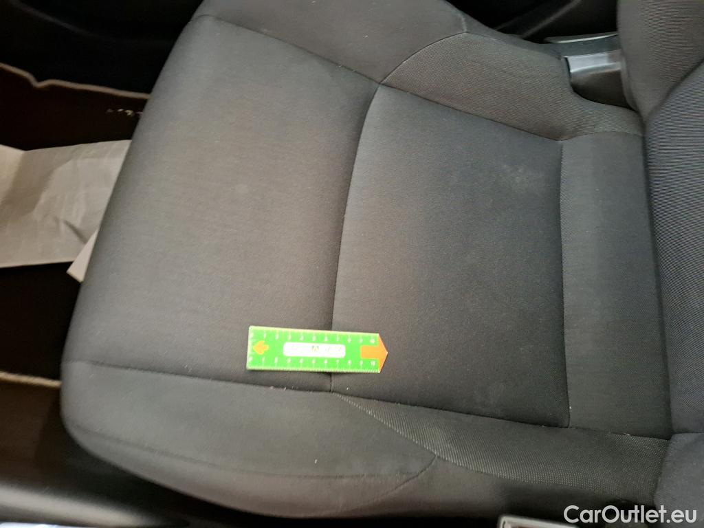  Toyota  Corolla TOYOTA  / 2018 / 5P / Berline Hybride 122h Active #9