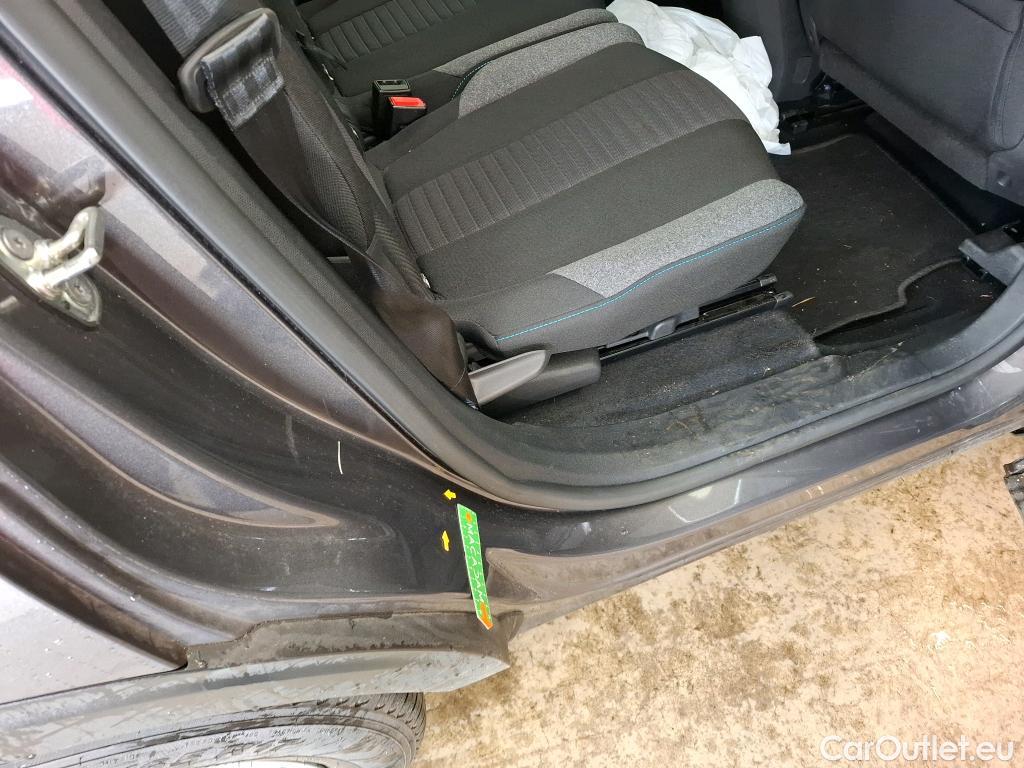  Peugeot  5008  Active Pack 1.2 PureTech 130CV BVA8 7 Sieges E6d #1