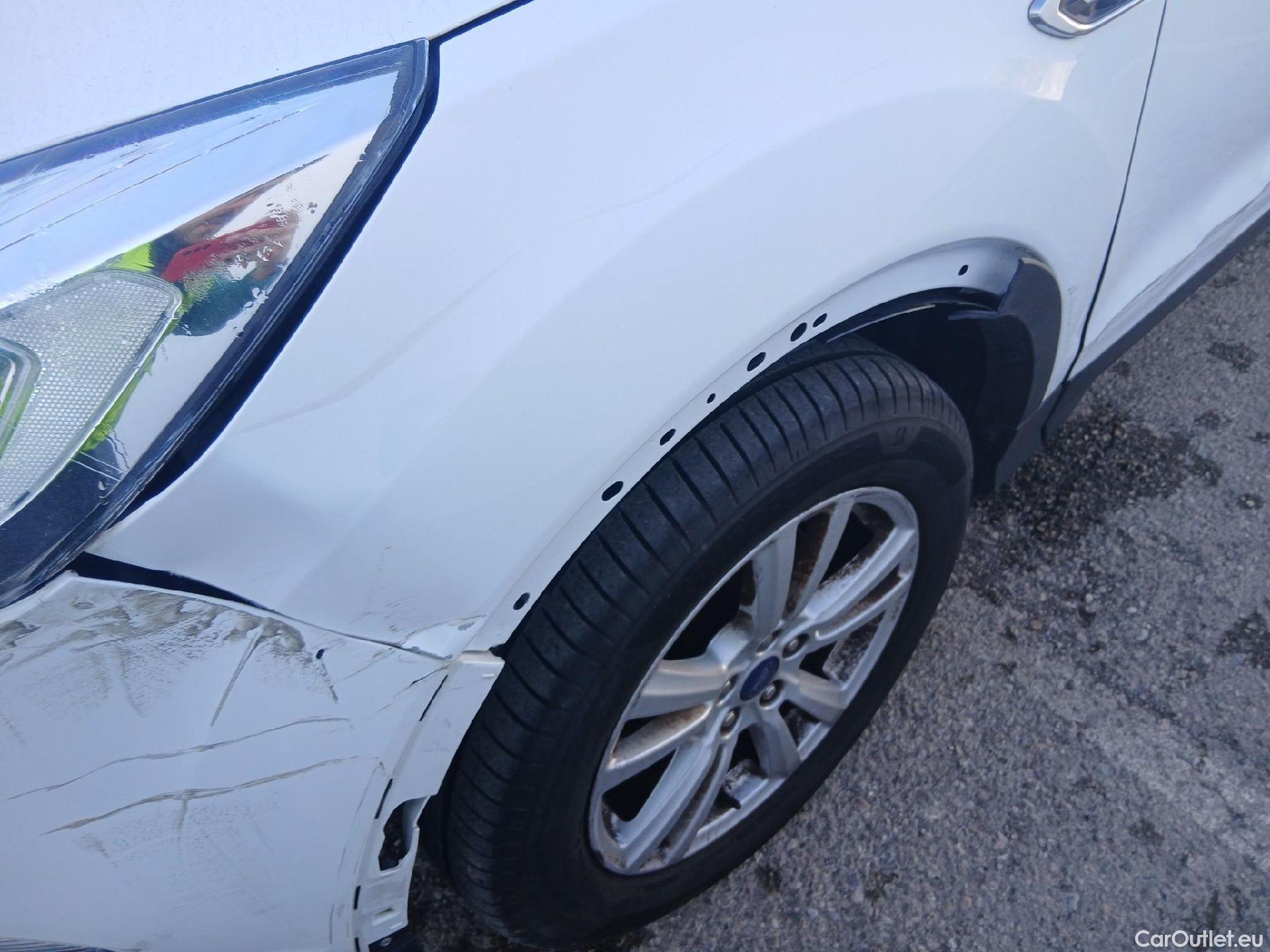  Ford  Kuga FORD  / 2016 / 5P / todoterreno 1.5 EcoBoost 88kW 4x2 Trend+ (CX) #9