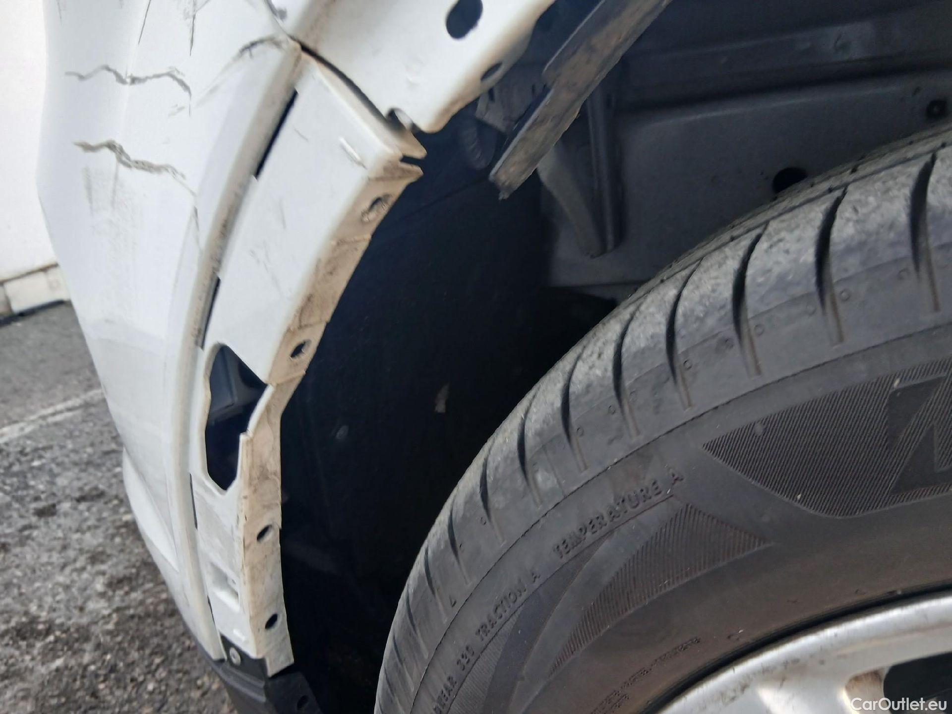  Ford  Kuga FORD  / 2016 / 5P / todoterreno 1.5 EcoBoost 88kW 4x2 Trend+ (CX) #13