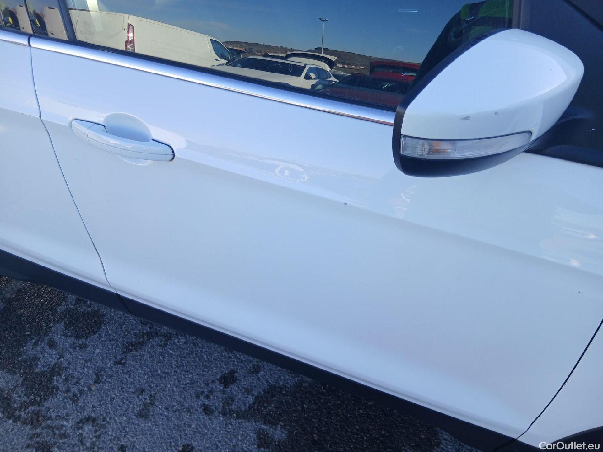  Ford  Kuga FORD  / 2016 / 5P / todoterreno 1.5 EcoBoost 88kW 4x2 Trend+ (CX) #34