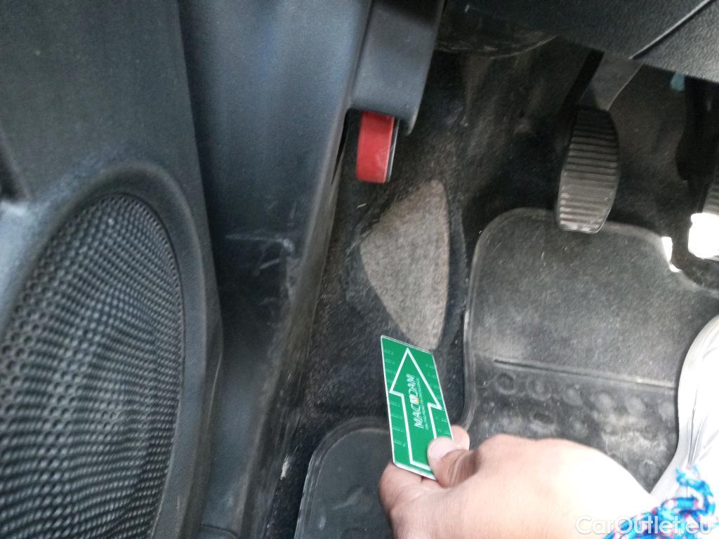  Fiat  500 FIAT  / 2015 / 3P / berlina con portón Lounge 1.2 8v 51KW (69 CV) (AC) #3