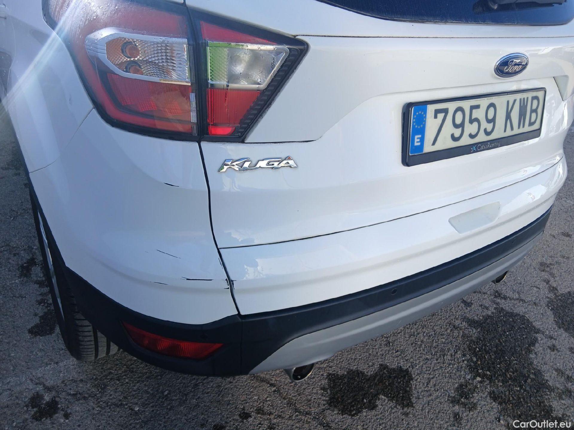 Ford  Kuga FORD  / 2016 / 5P / todoterreno 1.5 EcoBoost 88kW 4x2 Trend+ (CX) #24