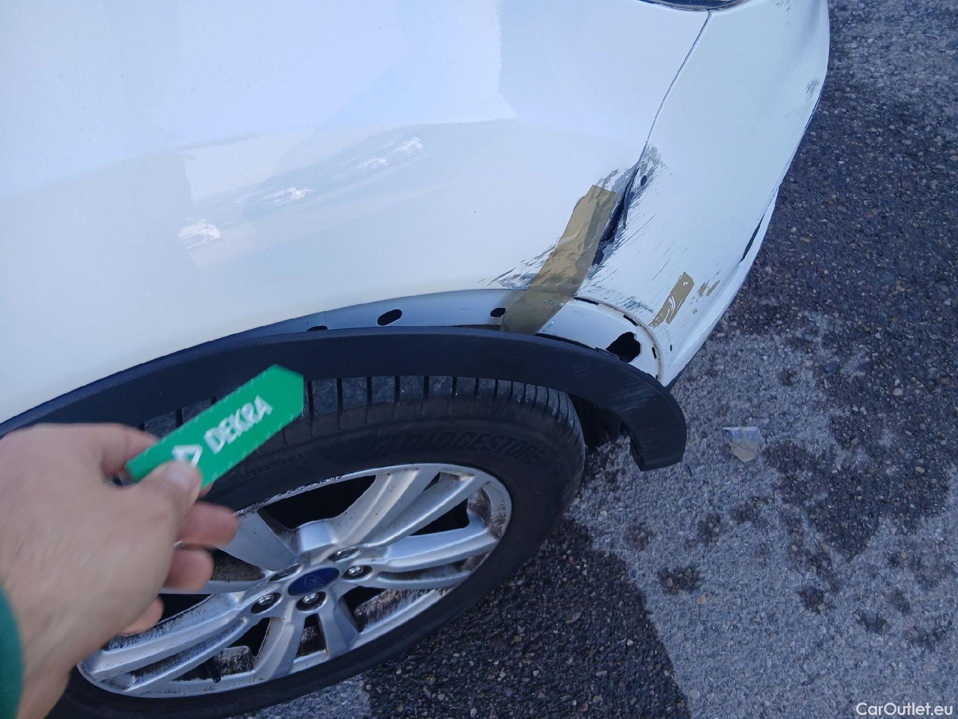  Ford  Kuga FORD  / 2016 / 5P / todoterreno 1.5 EcoBoost 88kW 4x2 Trend+ (CX) #37