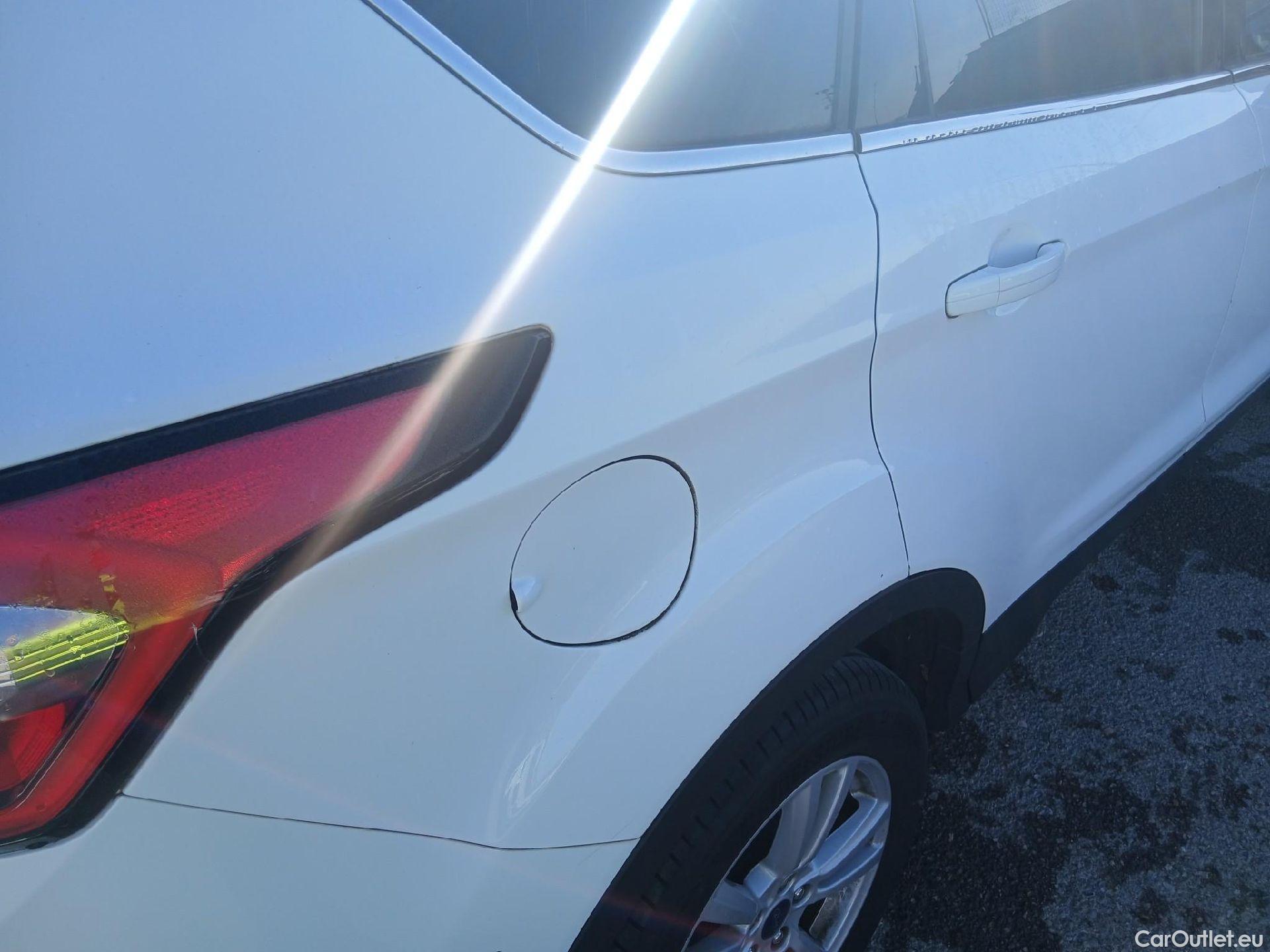  Ford  Kuga FORD  / 2016 / 5P / todoterreno 1.5 EcoBoost 88kW 4x2 Trend+ (CX) #30