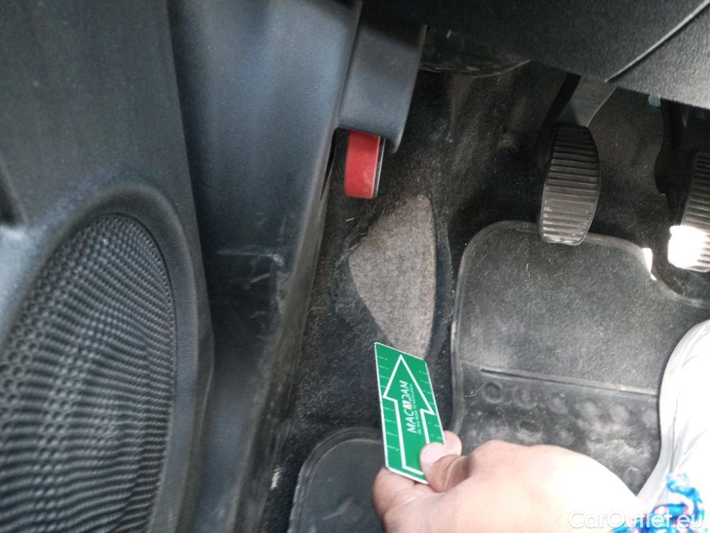  Fiat  500 FIAT  / 2015 / 3P / berlina con portón Lounge 1.2 8v 51KW (69 CV) (AC) #4