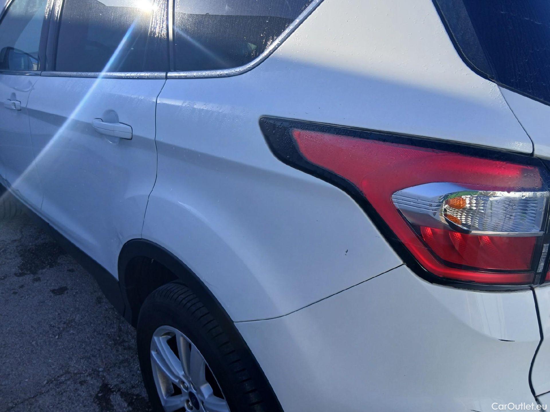  Ford  Kuga FORD  / 2016 / 5P / todoterreno 1.5 EcoBoost 88kW 4x2 Trend+ (CX) #20