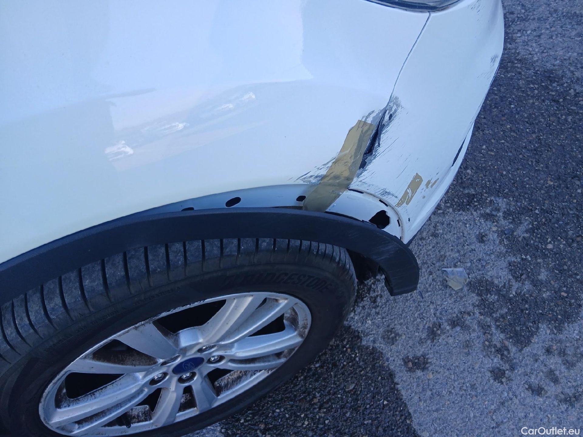  Ford  Kuga FORD  / 2016 / 5P / todoterreno 1.5 EcoBoost 88kW 4x2 Trend+ (CX) #38