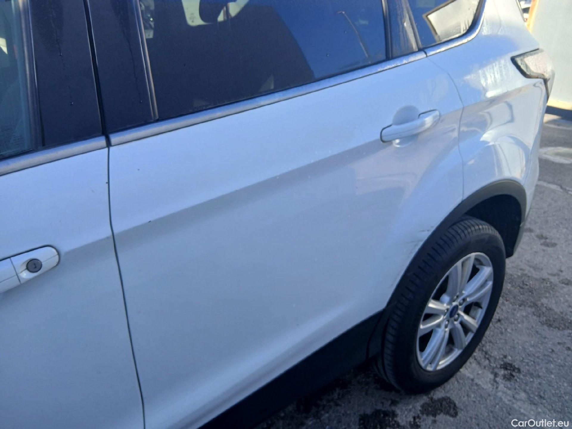  Ford  Kuga FORD  / 2016 / 5P / todoterreno 1.5 EcoBoost 88kW 4x2 Trend+ (CX) #17