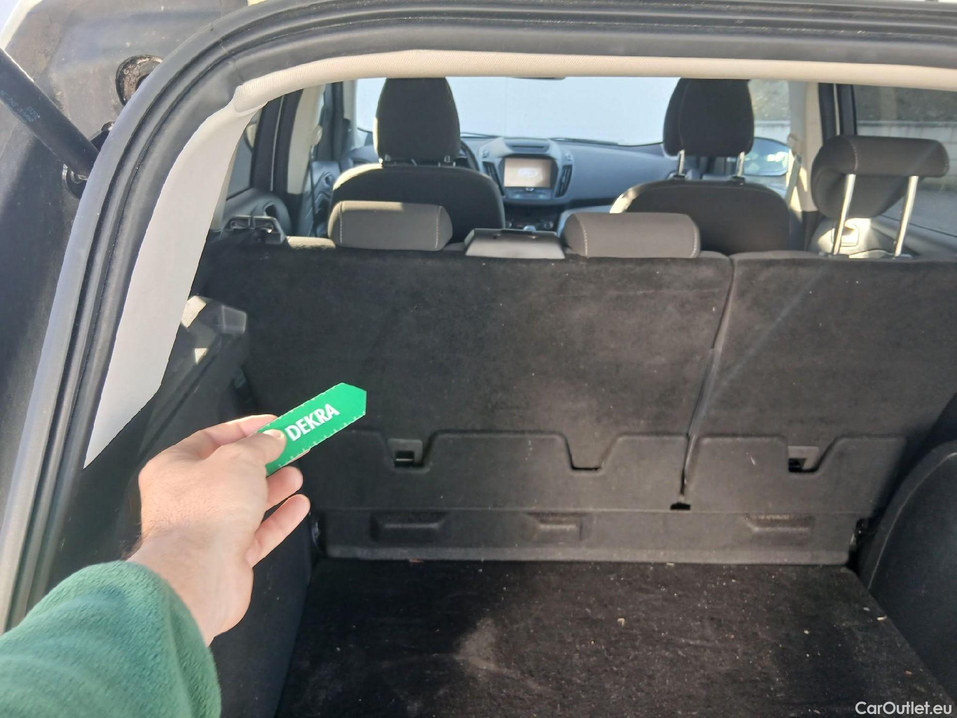  Ford  Kuga FORD  / 2016 / 5P / todoterreno 1.5 EcoBoost 88kW 4x2 Trend+ (CX) #42