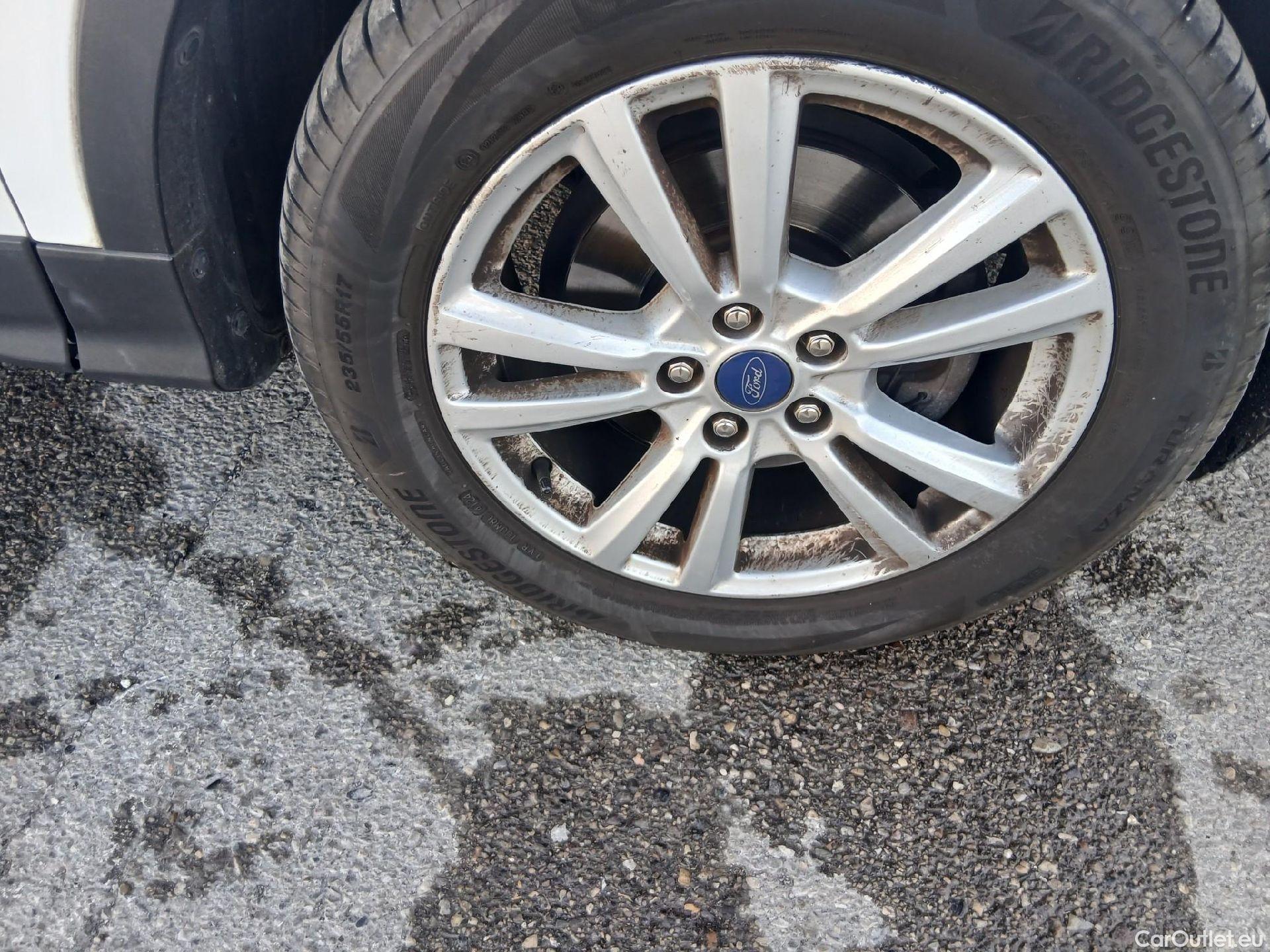  Ford  Kuga FORD  / 2016 / 5P / todoterreno 1.5 EcoBoost 88kW 4x2 Trend+ (CX) #39