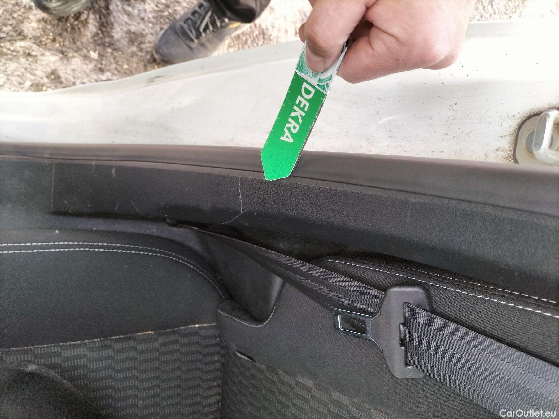  Peugeot  208 PEUGEOT  / 2015 / 5P / berlina con portón 5P ACTIVE BlueHDi 73kW (100CV) #41