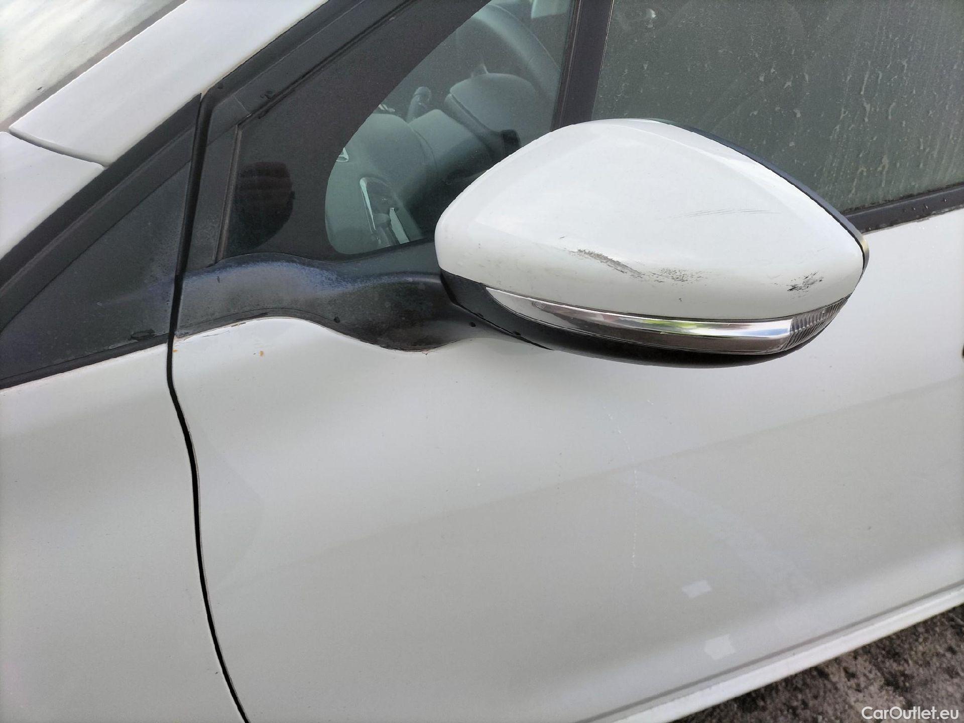  Peugeot  208 PEUGEOT  / 2015 / 5P / berlina con portón 5P ACTIVE BlueHDi 73kW (100CV) #10