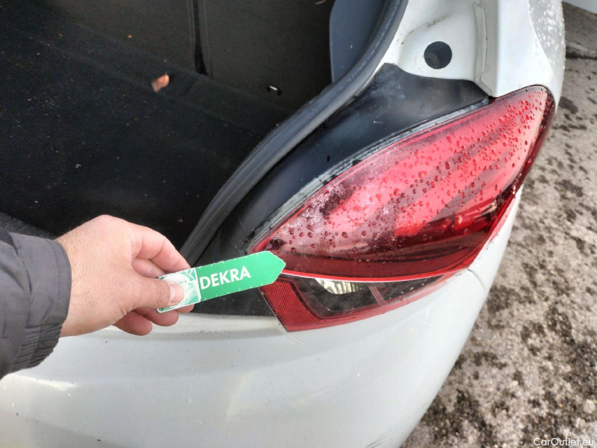  Peugeot  208 PEUGEOT  / 2015 / 5P / berlina con portón 5P ACTIVE BlueHDi 73kW (100CV) #33