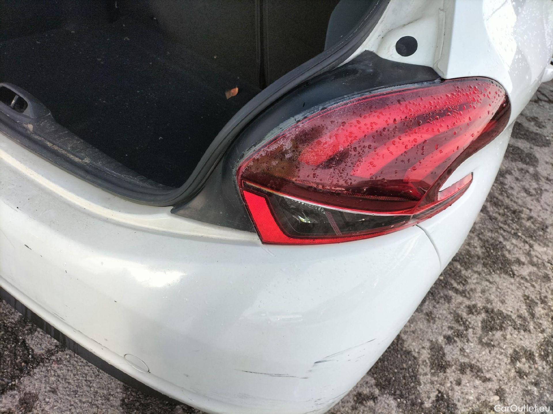  Peugeot  208 PEUGEOT  / 2015 / 5P / berlina con portón 5P ACTIVE BlueHDi 73kW (100CV) #34