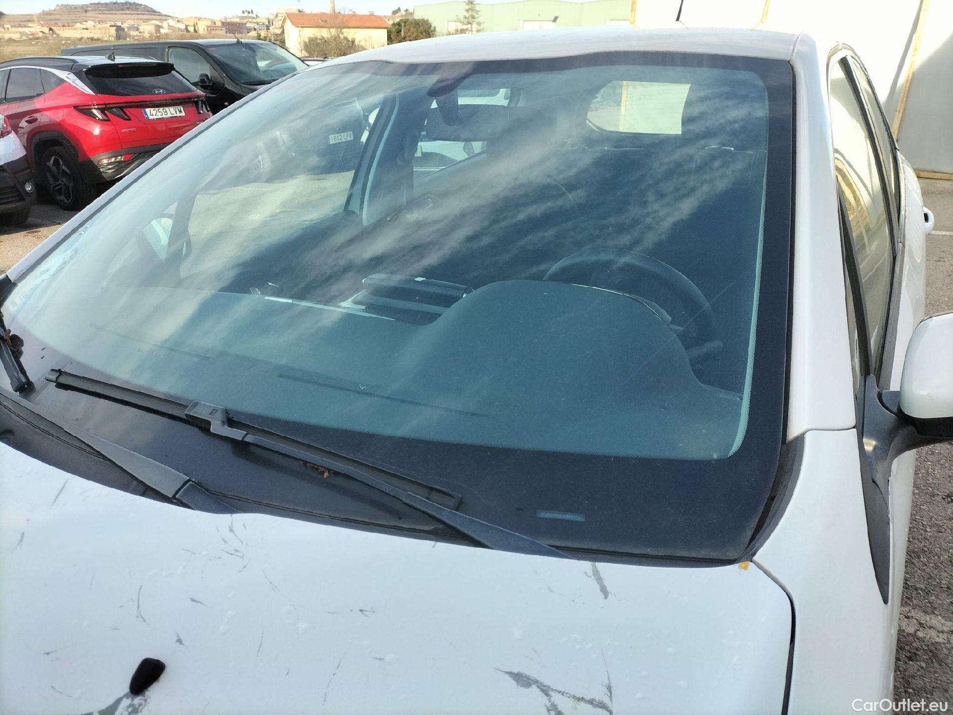  Peugeot  208 PEUGEOT  / 2015 / 5P / berlina con portón 5P ACTIVE BlueHDi 73kW (100CV) #5