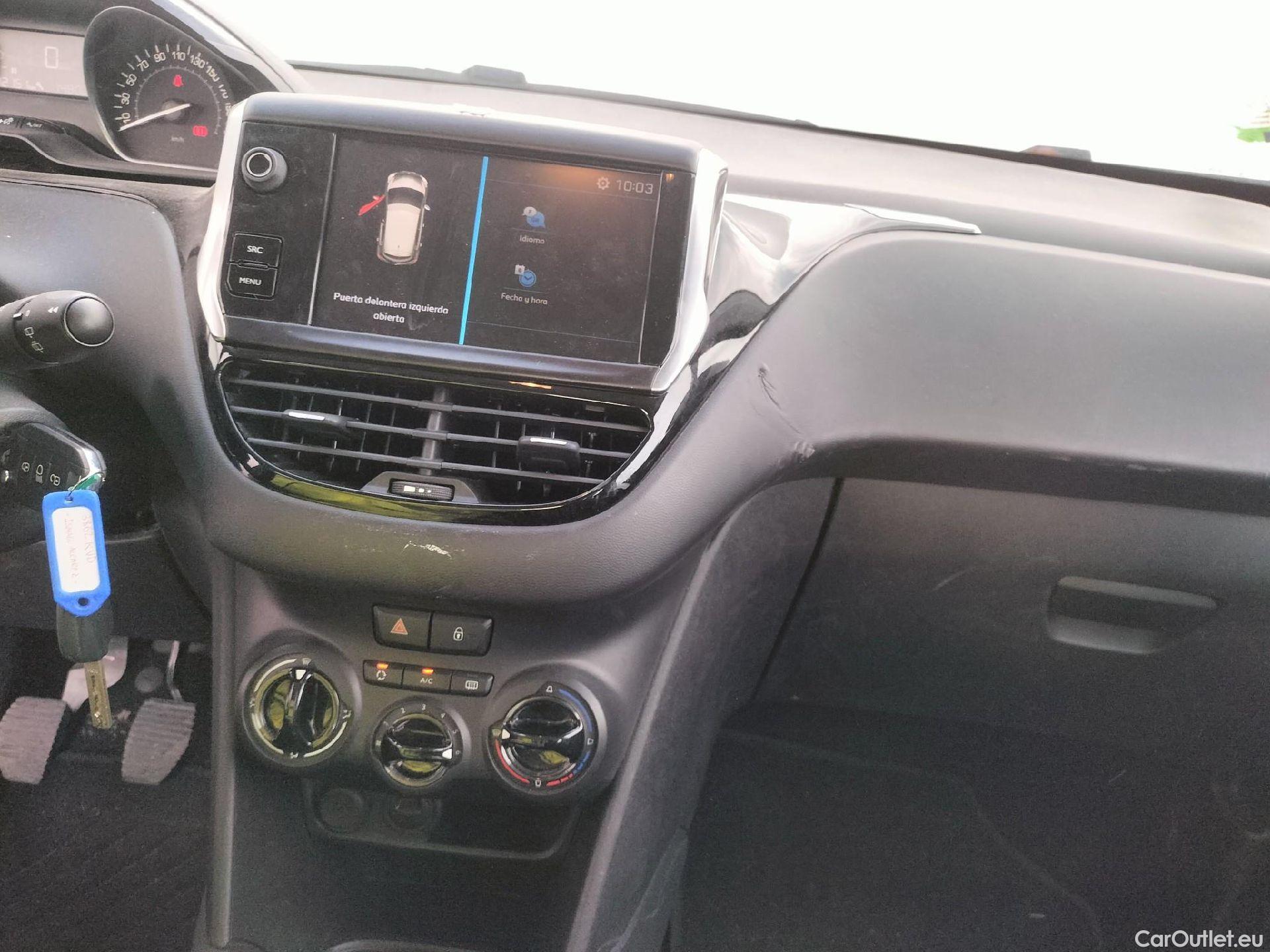  Peugeot  208 PEUGEOT  / 2015 / 5P / berlina con portón 5P ACTIVE BlueHDi 73kW (100CV) #16